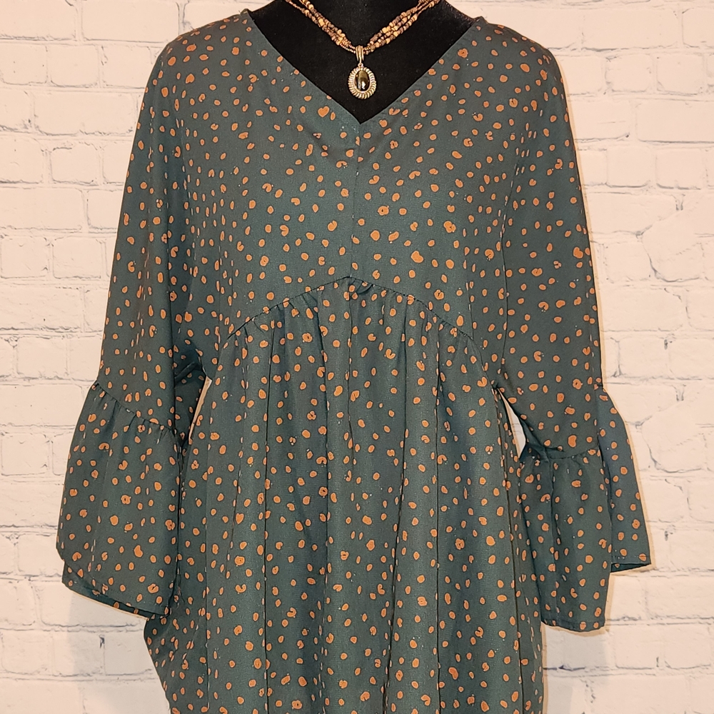 ANDREE BY UNIT Dark Green and Orange Polka Dot‎ Top